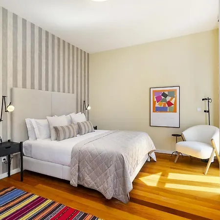 Whome Luxury Penthouse: Designer Decor & Epic Views Лісабон