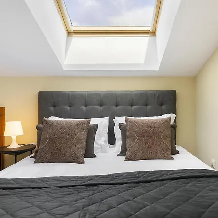 Whome Luxury Penthouse: Designer Decor & Epic Views Лиссабон