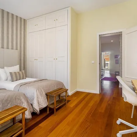 Whome Luxury Penthouse: Designer Decor & Epic Views Апартаменты