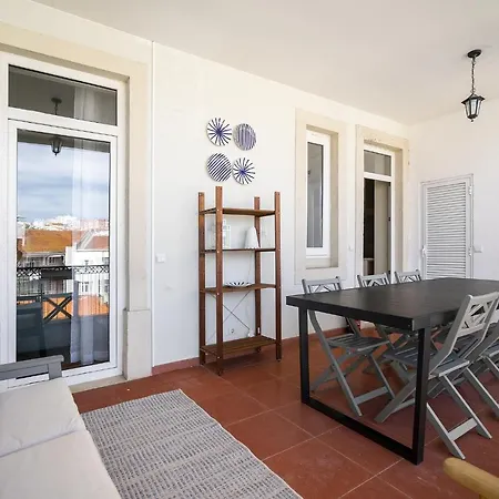 Whome Luxury Penthouse: Designer Decor & Epic Views Апартаменты