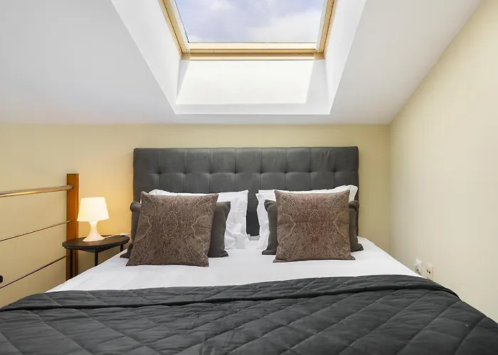 Whome Luxury Penthouse: Designer Decor & Epic Views Lisboa