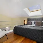Whome Luxury Penthouse: Designer Decor & Epic Views Лиссабон