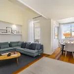 Апартаменты Whome Luxury Penthouse: Designer Decor & Epic Views Лиссабон